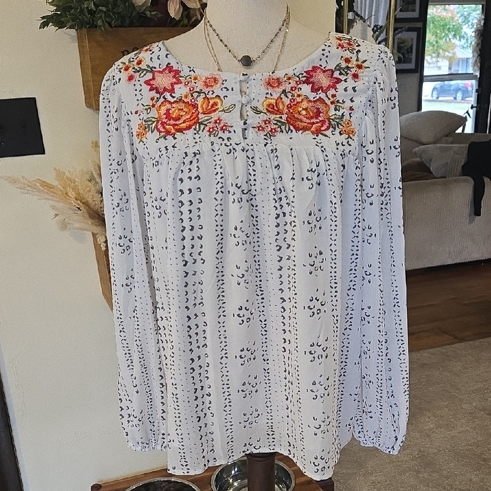 Embroidered Floral White Blouse